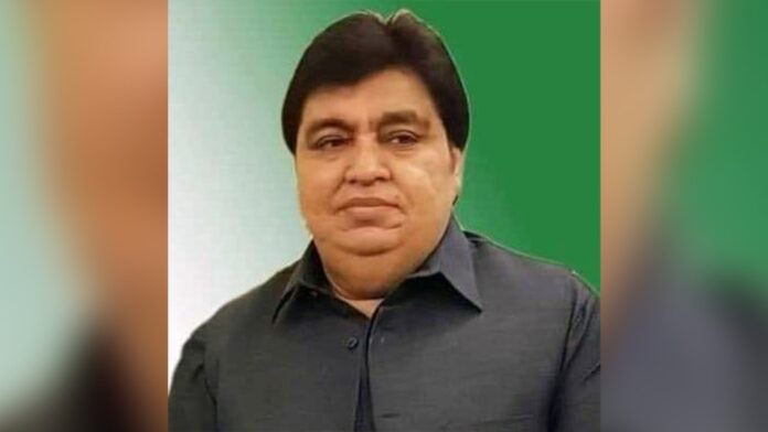 hindu-minister-attacked-during-protest-in-pakistan,-shehbaz-sharif-assures-probe
