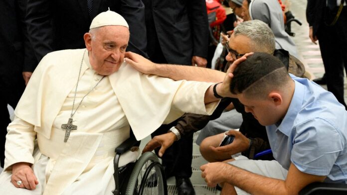 pope-francis-dies-aged-88,-day-after-celebrating-easter