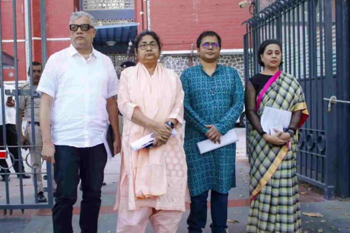 delhi-court-summons-tmc’s-derek-o’brien,-sagarika-ghose,-saket-gokhale-in-2024-eci-protest-case