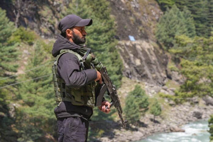 gunshots-heard-during-anti-terror-ops-in-kulgam,-a-day-after-26-killed-in-pahalgam-attack