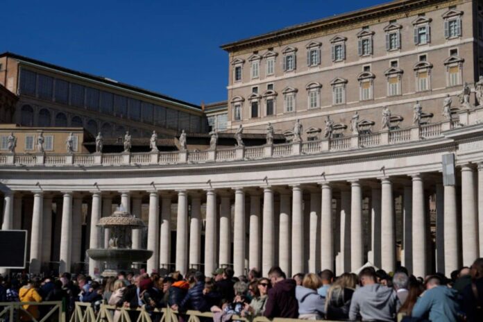 why-pope-francis-chose-not-to-live-in-the-official-palace