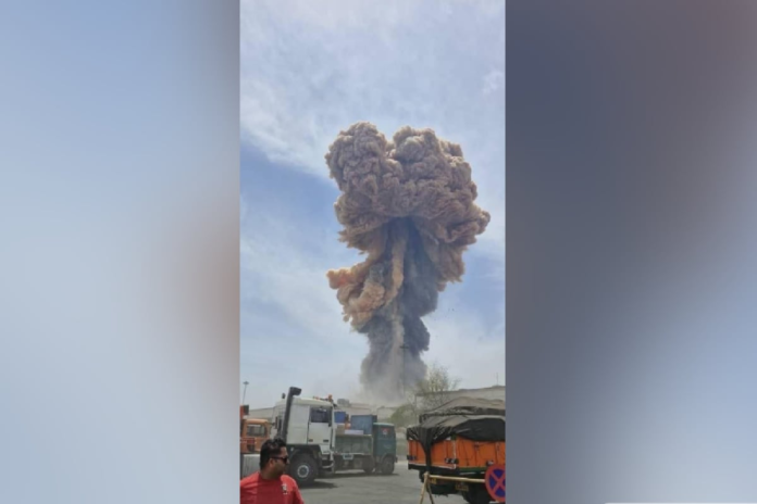 four-dead,-561-hurt-after-explosion-tears-through-iran’s-bandar-abbas-port