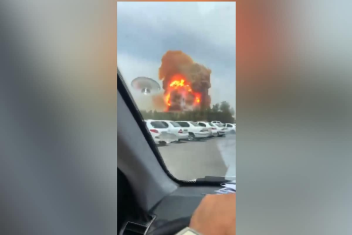 dashcam-video-captures-mega-explosion-at-iran’s-bandar-abbas-port