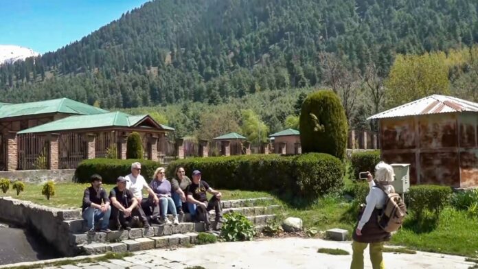 nothing-to-fear:-tourists-return-to-pahalgam-days-after-terror-strike-killed-26