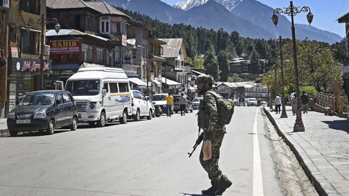 as-india-pak-tensions-reach-fever-pitch,-diplomatic-channels-on-overdrive
