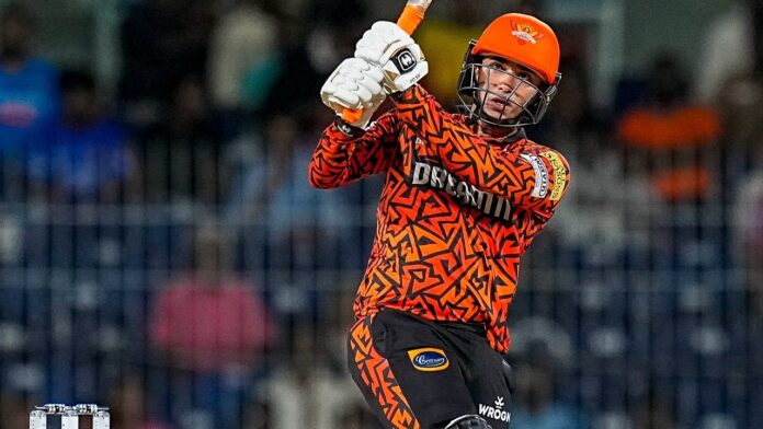 gt-vs-srh-live:-abhishek-sharma-fifty-drives-srh-in-225-chase