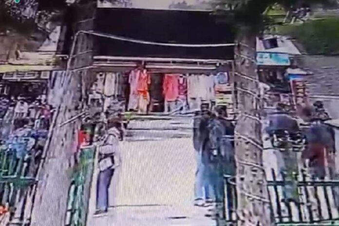 new-cctv-footage-shows-tourists-fleeing-pahalgam-market-moments-after-terror-attack