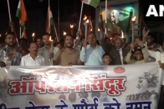 operation-sindoor:-locals-hold-torch-rally-in-nagpur-to-honour-indian-army-|-video