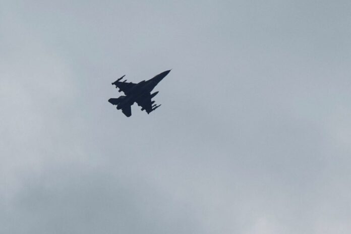 india-shoots-down-pakistan’s-f-16-fighter-jet-in-rajasthan-amid-unprovoked-attack