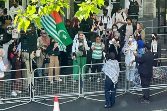 ‘to-put-pressure-on-india…’:-pakistanis,-palestine-supporters-protest-outside-high-commission-in-uk