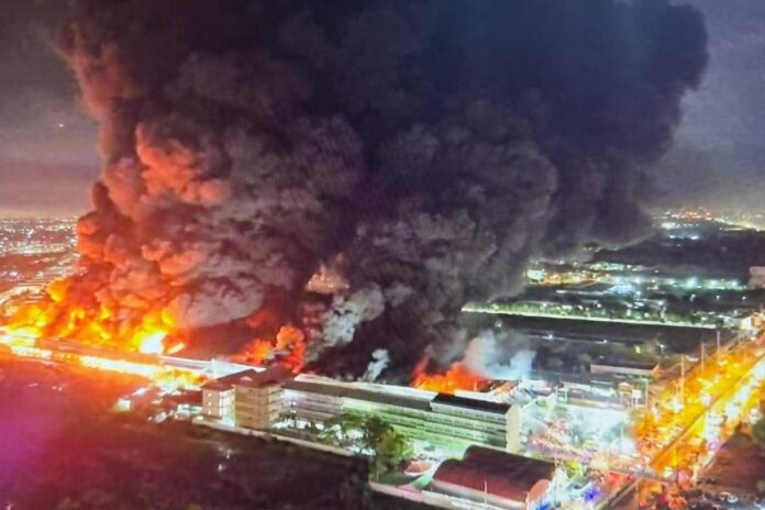 massive-fire-erupts-at-bangkok-warehouse,-building-at-risk-of-collapse:-report