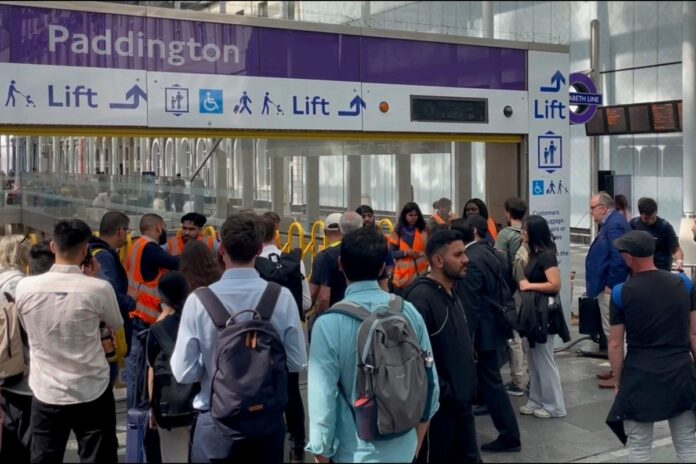 power-outage-hits-london’s-subway-network;-multiple-routes-disrupted,-passengers-stranded