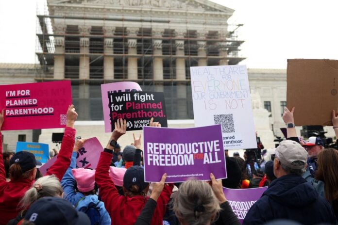 brain-dead-pregnant-woman-forced-to-carry-foetus-to-birth-due-to-abortion-ban-in-us