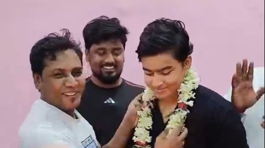watch:-vaibhav-suryavanshi-gets-hero’s-welcome-in-hometown-after-ipl-2025-success