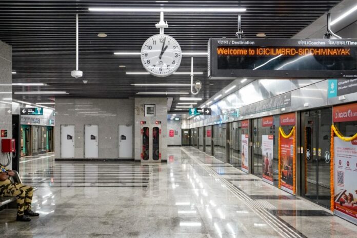deserted-platforms,-low-footfall-at-mumbai’s-siddhivinayak-metro-station-days-after-launch