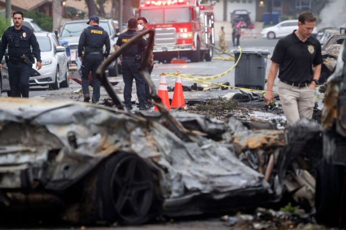 many-killed-as-plane-crashes-into-san-diego-neighbourhood,-sets-cars-and-homes-on-fire