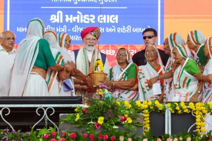 ‘they-defeated-pakistan’:-when-pm-modi-honoured-the-brave-women-of-bhuj-who-helped-in-1971-war
