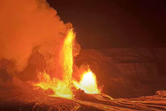 kilauea-volcano-shoots-‘lava-fountain’-1,000-feet-above-hawaii-|-watch