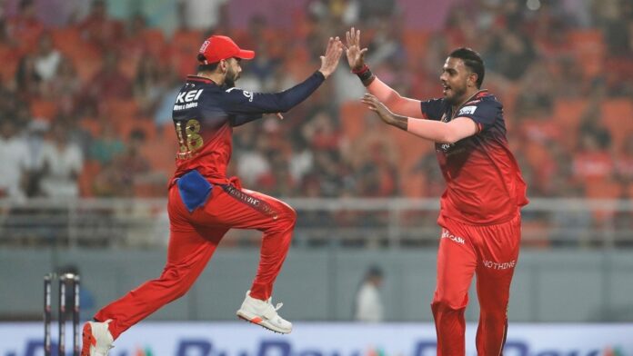 fiery-bengaluru-demolish-punjab,-reach-ipl-final-after-9-years