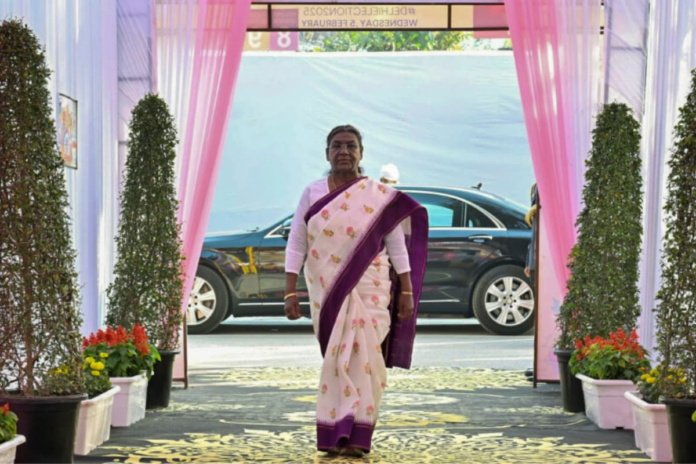 ‘always-worked-to-empower-poor’:-pm-modi-extends-birthday-wishes-to-president-murmu