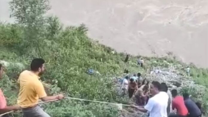 3-dead,-7-injured-after-bus-falls-into-river-in-uttarakhand’s-rudraprayag