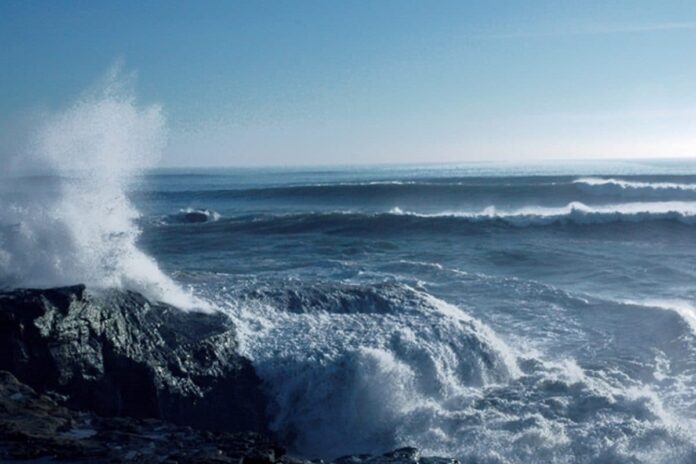 mumbai-to-witness-season’s-highest-tide-today,-bmc-alerts-citizens-|-details-here