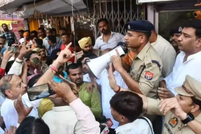 brawl-between-priest,-police-official-over-loudspeaker-during-kanpur-rath-yatra,-cop-suspended