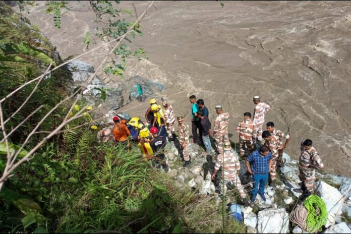 ‘what-did-we-do-wrong’:-10-year-boy-after-losing-both-parents-in-uttarakhand-bus-accident