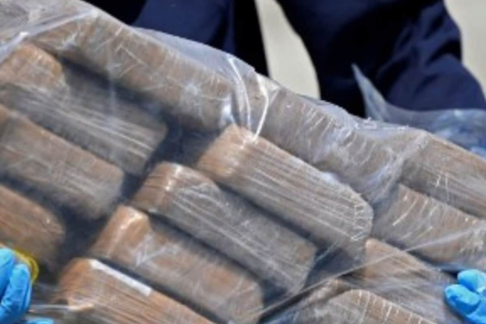 ‘inhumane’:-6-year-old-british-boy-detained-for-‘smuggling’-14-kg-of-drugs-in-mauritius