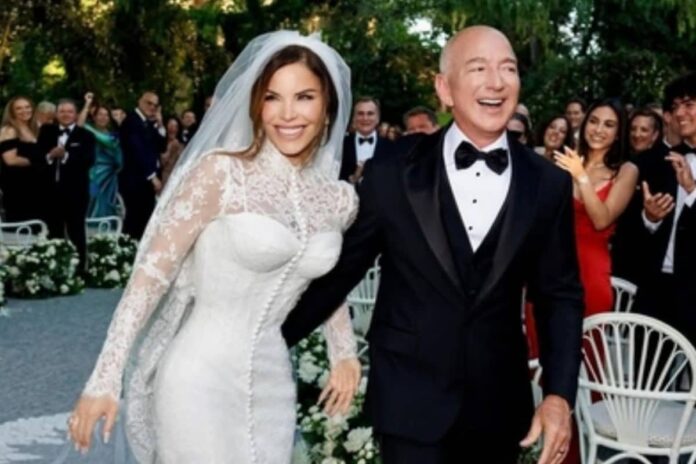 900-hours,-180-buttons-and-a-space-trip:-all-about-lauren-sanchez’s-wedding-dress