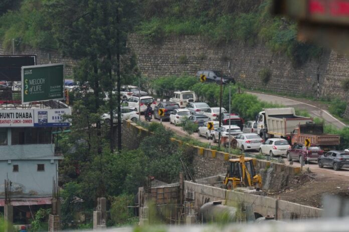 himachal-rain:-imd-predicts-heavy-rainfall-in-kullu,-issues-red-alert-for-sirmaur