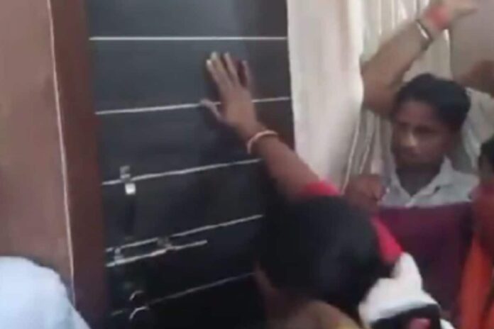 bjp-workers,-hindu-groups-protest-after-darbhanga-deputy-mayor-compares-rss-to-pakistan