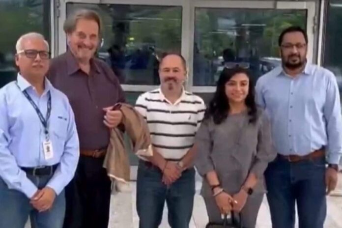 elon-musk’s-father-in-india,-to-visit-ayodhya-ram-mandir-and-have-business-meetings-|-watch