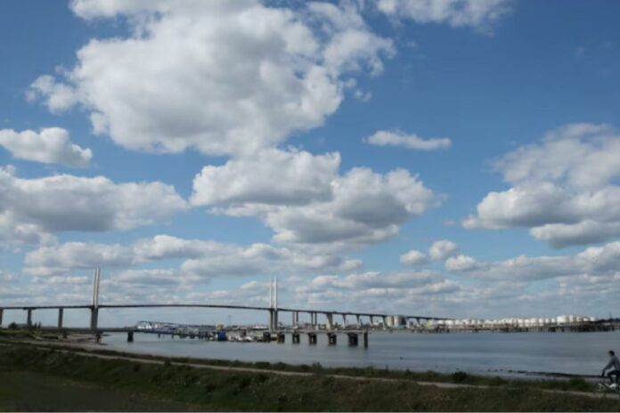 nine,-including-baby,-injured-after-boat-explodes-on-banks-of-river-thames