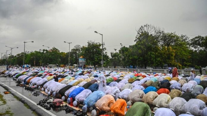 how-eid-prayers-at-kolkata’s-red-road-saw-a-flip-flop-flip