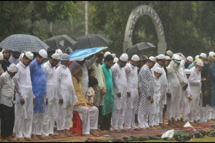 indian-army-allows-eid-prayers-on-kolkata’s-red-road-after-discussions-with-organisers