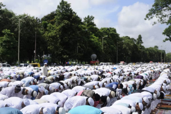 pakistan-asks-ahmadiyya-muslims-to-abandon-eid-celebrations-or-face-5-lakh-pkr-penalty