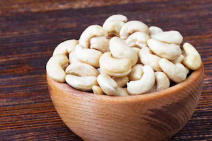 inspired-by-goa’s-‘feni’,-kerala-can-soon-say-cheers-with-native-cashew-liquor