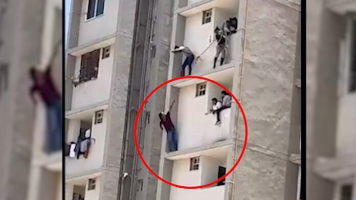 better-to-die-than-surrender:-criminal-climbs-5th-floor-ledge-to-evade-cops