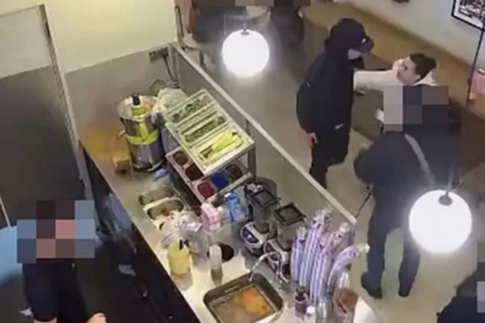 caught-on-camera:-‘bridgerton’-actress-fights-off-thief-trying-to-steal-her-phone-in-london-cafe