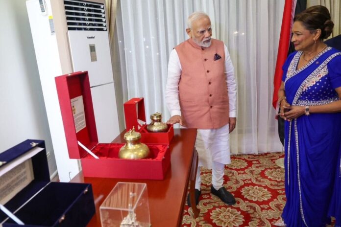 pm-modi-gifts-ayodhya-mandir-replica,-sarayu-water-to-trinidad-&-tobago,-mentions-‘sri-ram’-link