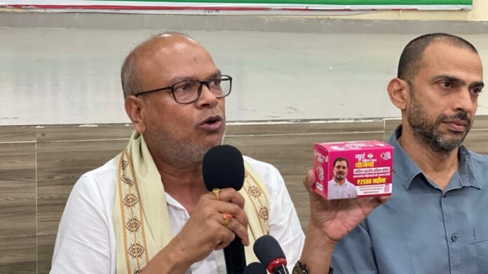 congress’s-‘padman’-strategy-with-rahul-gandhi’s-photo-stirs-row-in-bihar