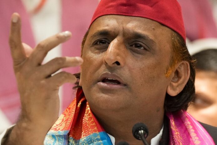 ‘objectionable’-whatsapp-status-on-akhilesh-yadav-gets-six-up-cops-suspended