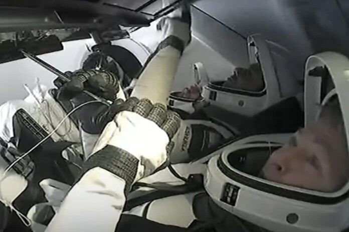 shubhanshu-shukla-returns-to-earth,-watch-indian-astronaut’s-homecoming