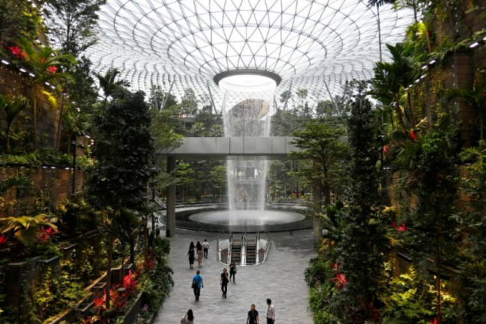 indian-man-arrested-for-stealing-bags,-cosmetics-worth-rs-3.5-lakh-from-singapore-airport