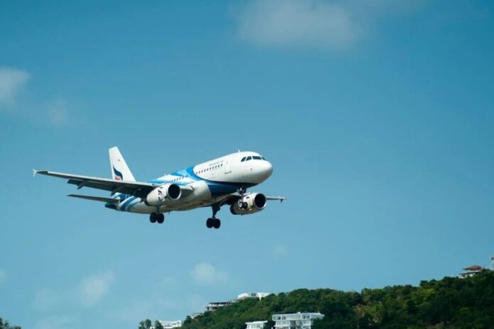 us-plane-plunges-500-feet-in-‘freefall’-to-dodge-mid-air-collision:-‘people-were-screaming’