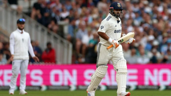 eng-vs-ind:-rishabh-pant-arrives-on-crutches-in-manchester,-likely-to-bat-if-needed