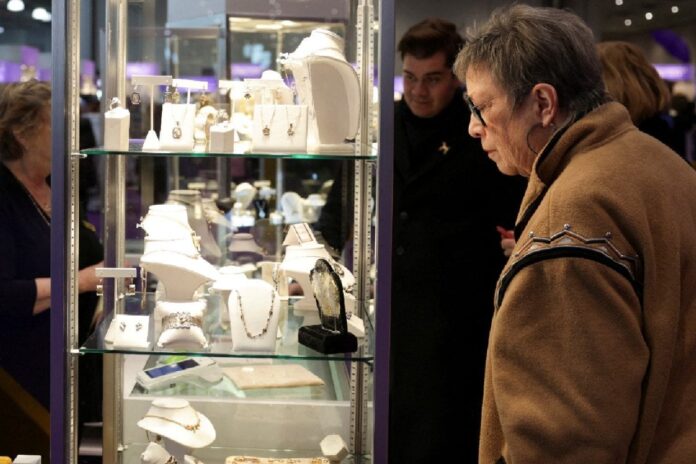 from-medicines-to-gems:-how-trump’s-india-tariff-will-impact-americans