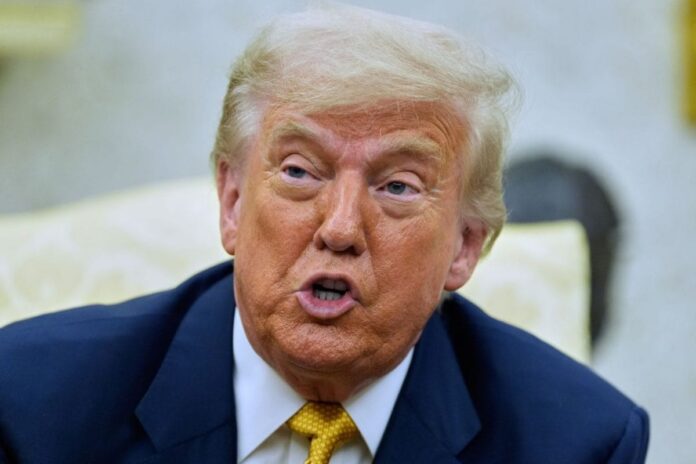 ‘her-lips-move-like…’:-trump’s-praise-for-karoline-leavitt-leave-netizens-uncomfortable