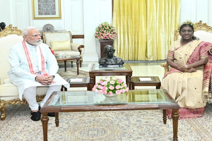 pm-modi,-amit-shah-meet-president-droupadi-murmu-at-rashtrapati-bhavan